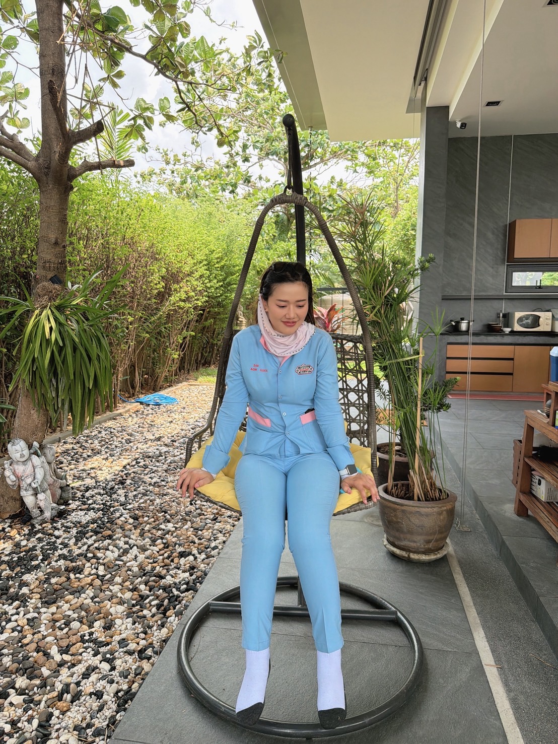 Aom naka